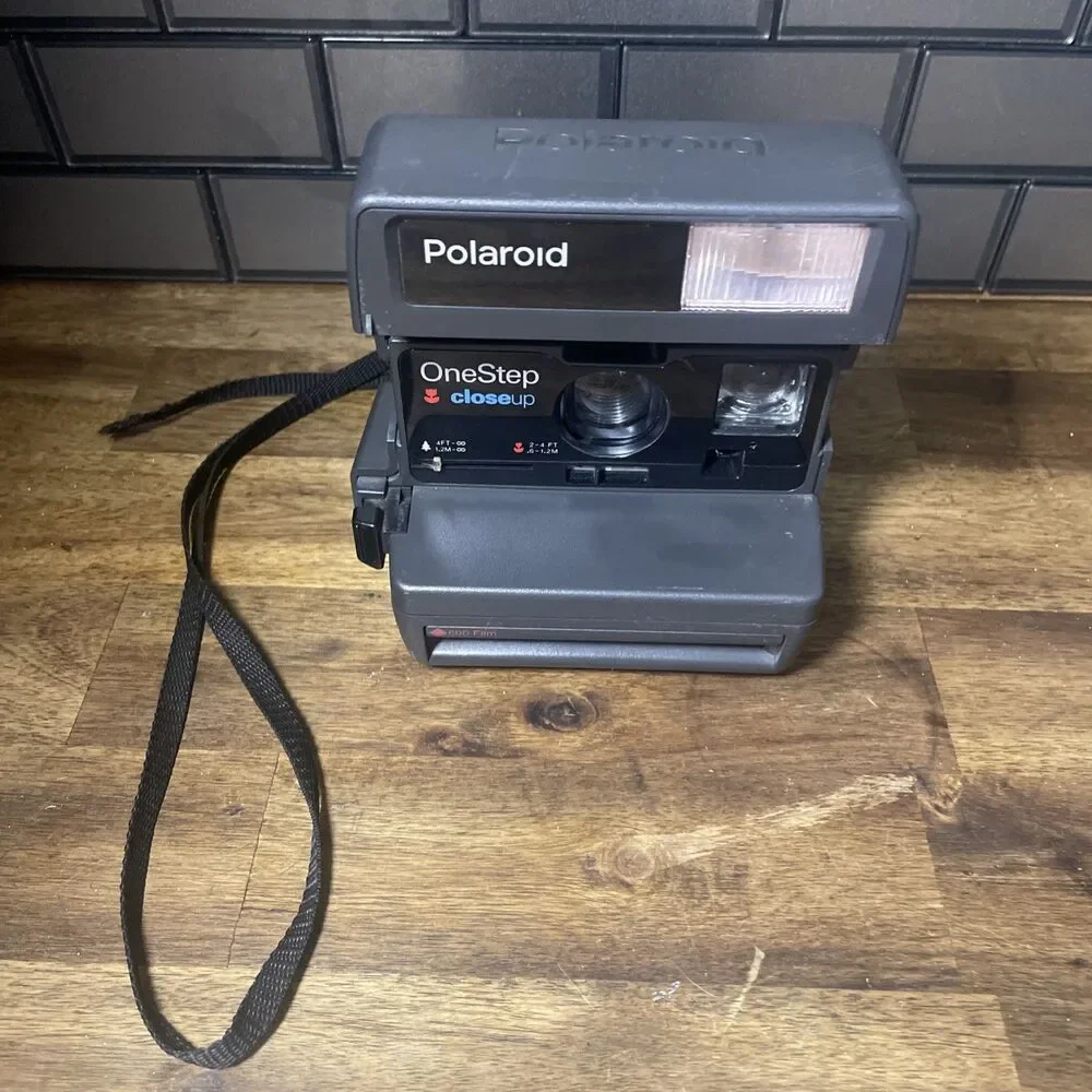 Vintage Polaroid One Step Close Up 600 Film Instant Camera with Strap-Works